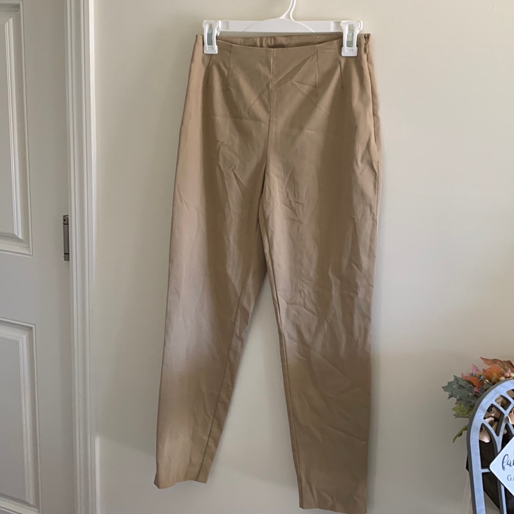 High waist pleated slacks.